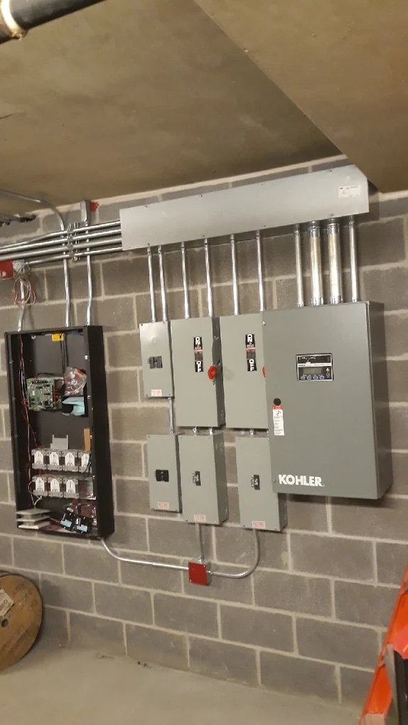 Electrical panel upgrade with new 200A breakers installed